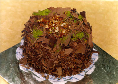Ankara çiçek gönder firmamızdan görsel ürün  taze mis gibi çikolatalı 4 ile 6 kişilik yaşpasta çikolatalı pasta siparişi